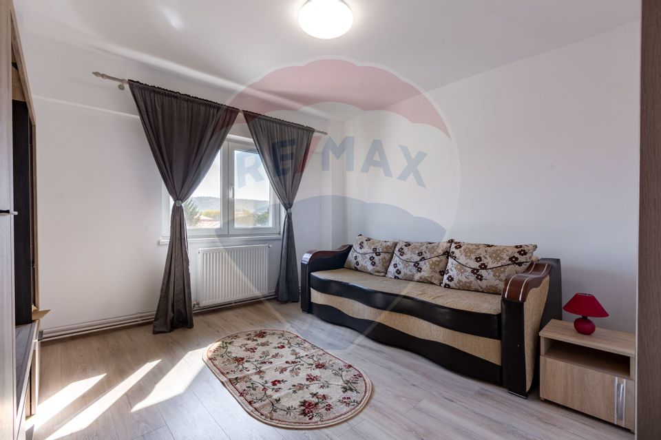 Apartament cu 4 camere de vânzare în zona Central