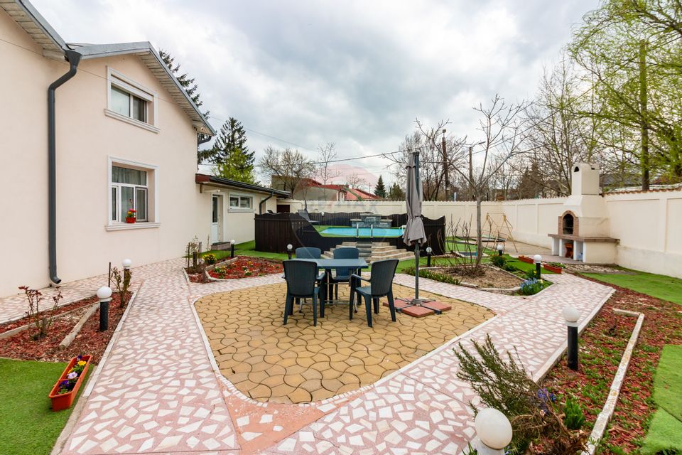 Casa de vanzare cu teren generos 504mp si piscina - Bucuresti