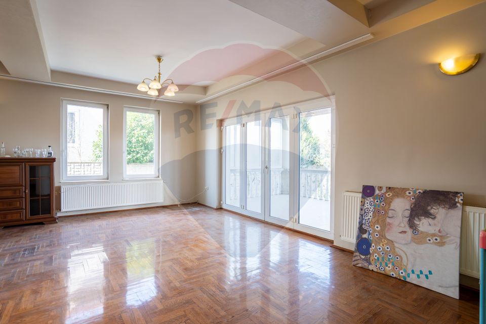 De vânzare Casă spațioasă cu teren 1.000 mp Beverly Hills, Sanmartin