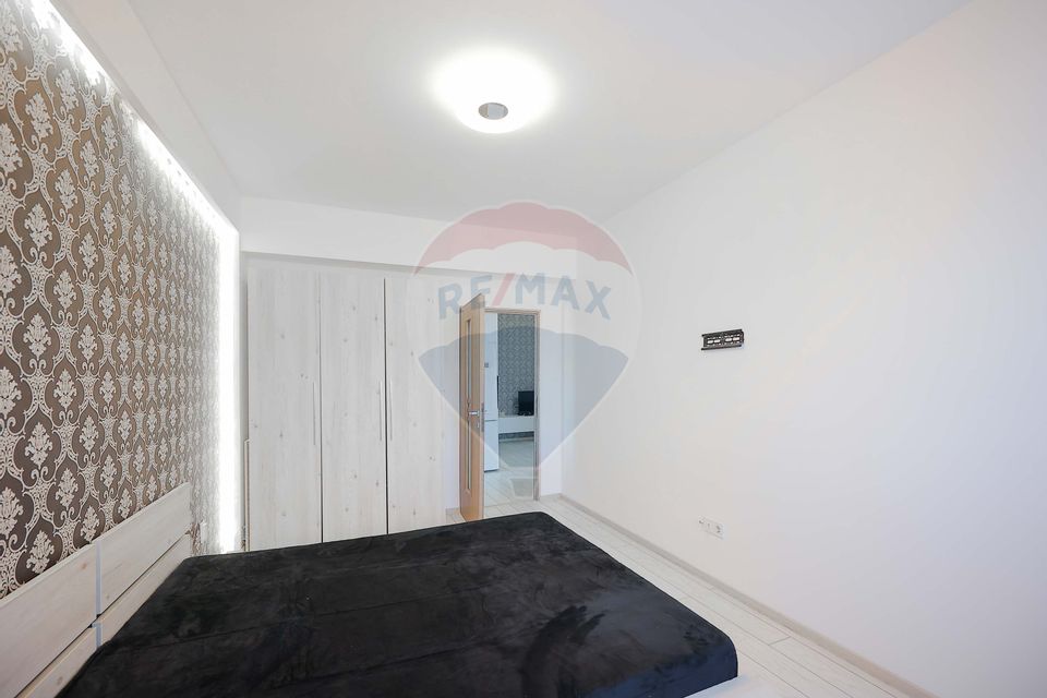 De vânzare apartament cu 3 camere, Zona Prima Shops