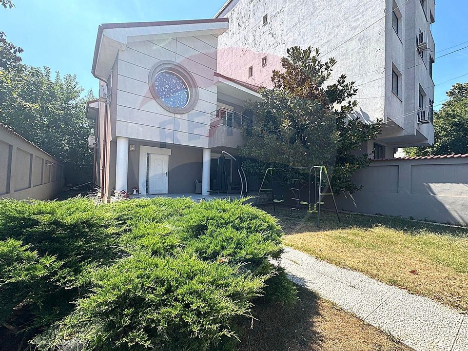 Casă / Vilă spațioasă de închiriat – Militari, zona Moinești