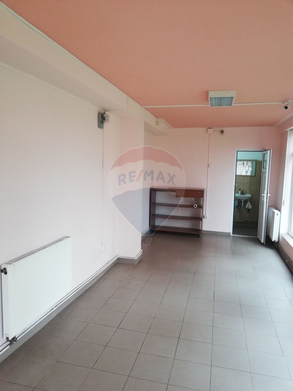 36.6sq.m Commercial Space for rent, Central area