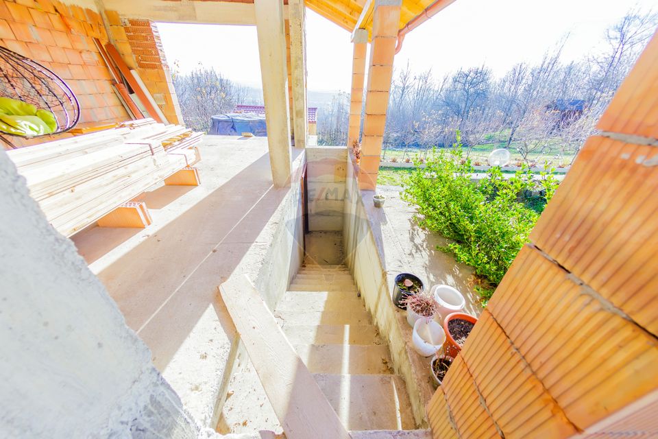 VILA CU TEREN GENEROS DE VANZARE/SCHIMB CU CASA