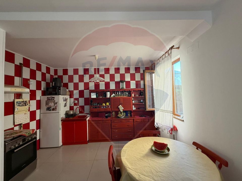 Pensiune cu 23 camere de vânzare in Mamaia Sat