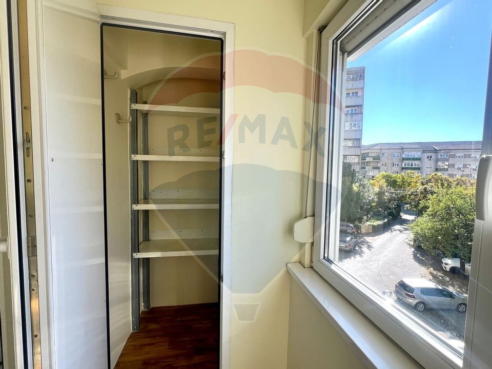 De închiriat apartament cu 4 camere, zona Dacia