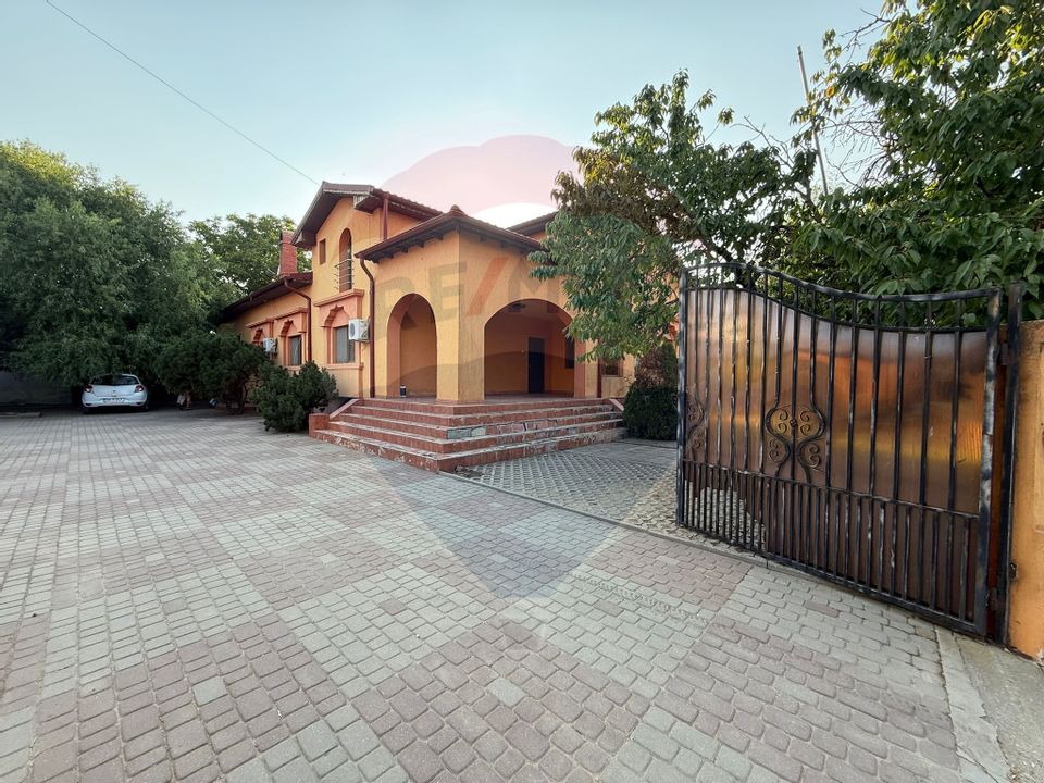 De vânzare Casă / Vilă 5 camere + 5.300 mp teren Slobozia Moara, DB