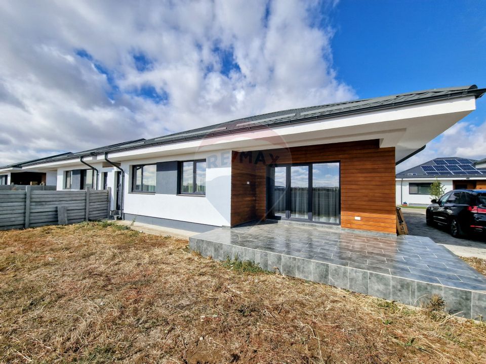 House on ground floor with terrace and courtyard, Tunari