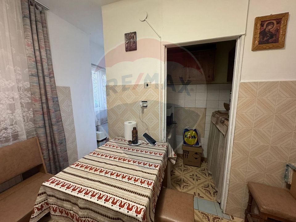 Apartament  cu 3 camere de vanzare 1 Mai