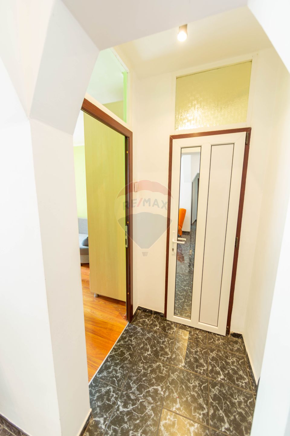 Spacious apartment for sale with 4 rooms, 2 bathrooms Răcădău