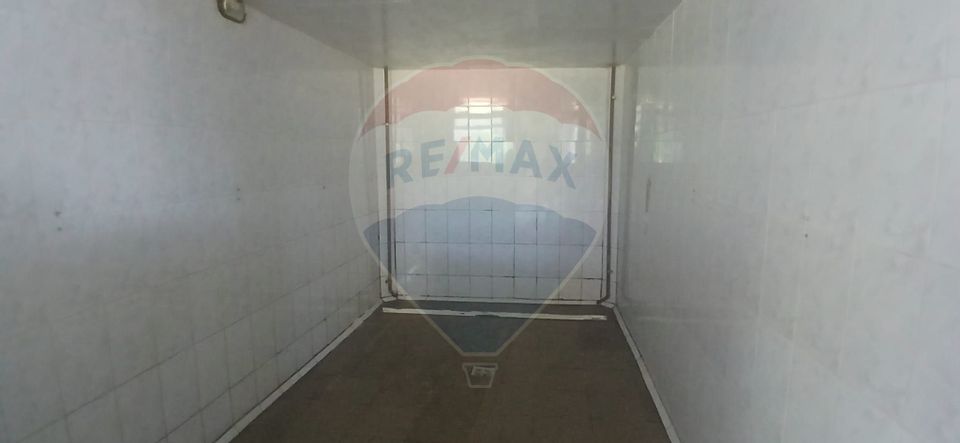 Spatiu comercial central Valea Lunga-Cricov de vanzare 2300 mp teren