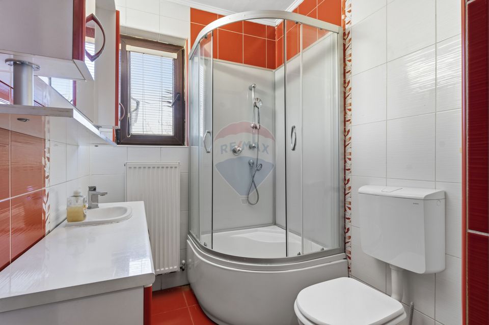 Casă cu 5 camere de inchiriat in Sofronea,Arad