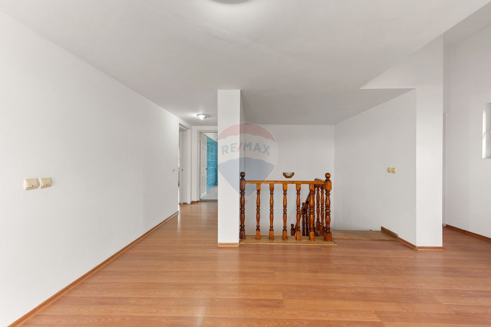 DE INCHIRIAT  Vilă cu 14 camere PIPERA/VOLUNTARI/ROND OMV