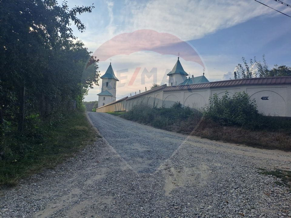 Casă de vânzare, 3 camere, langa manastirea Runc