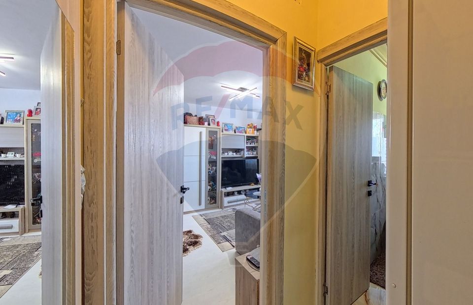 Apartament cu 3 camere de vânzare în zona Electroprecizia