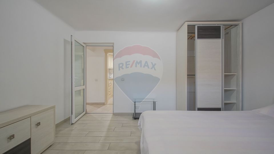 8 room House / Villa for sale, Aurel Vlaicu area