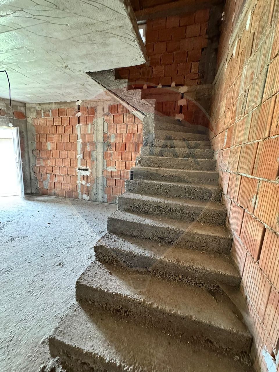 Casă / Vilă cu 6 camere de vânzare