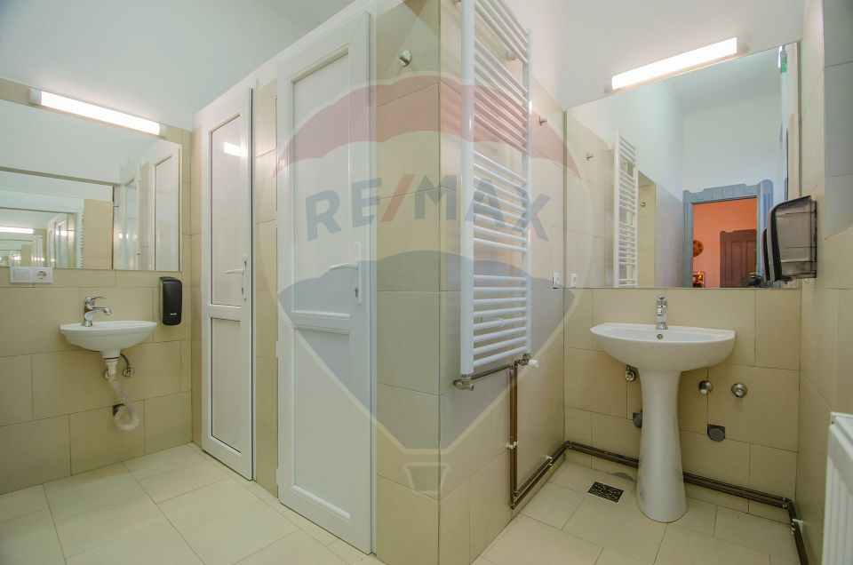 Casă / Vilă cu 6 camere de închiriat în zona Balcescu