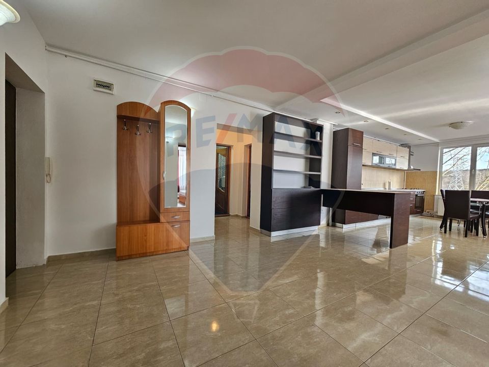 Inchiriez apartament spatios cu 4 camere, 2 bai, parcare in Gheorgheni