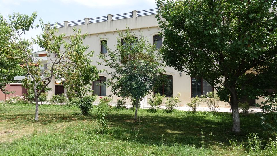 8 room House / Villa for sale