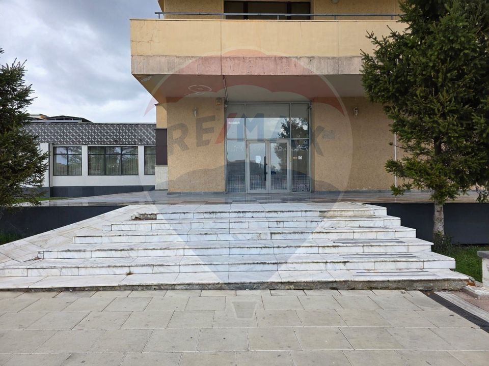 Spatiu comercial de inchiriat in zona centrala a mun Onesti