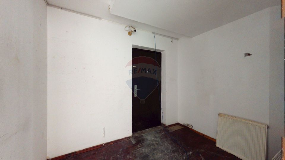 149sq.m Commercial Space for rent, Ultracentral area