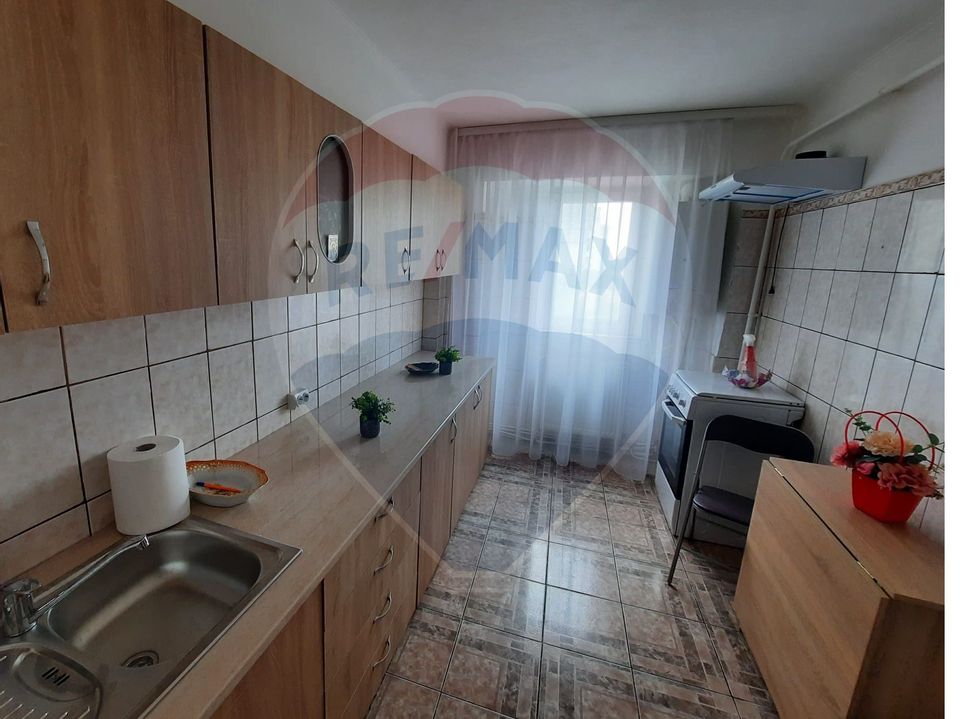 Apartament cu 2 camere mobilat si utilat.