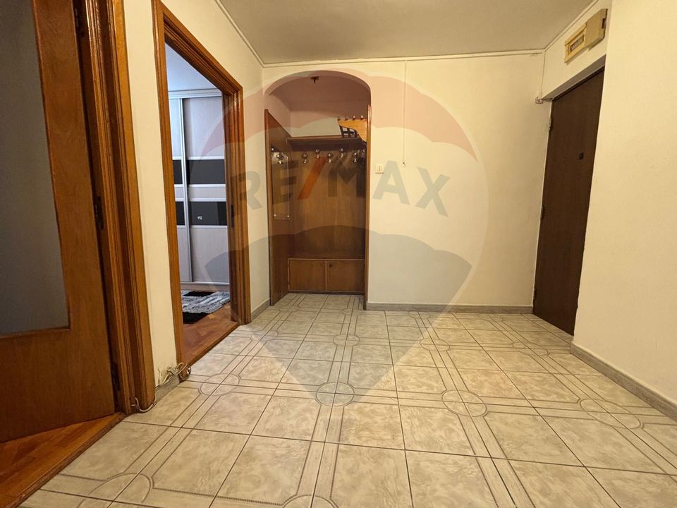 4 room Apartment for sale, Teiul Doamnei area