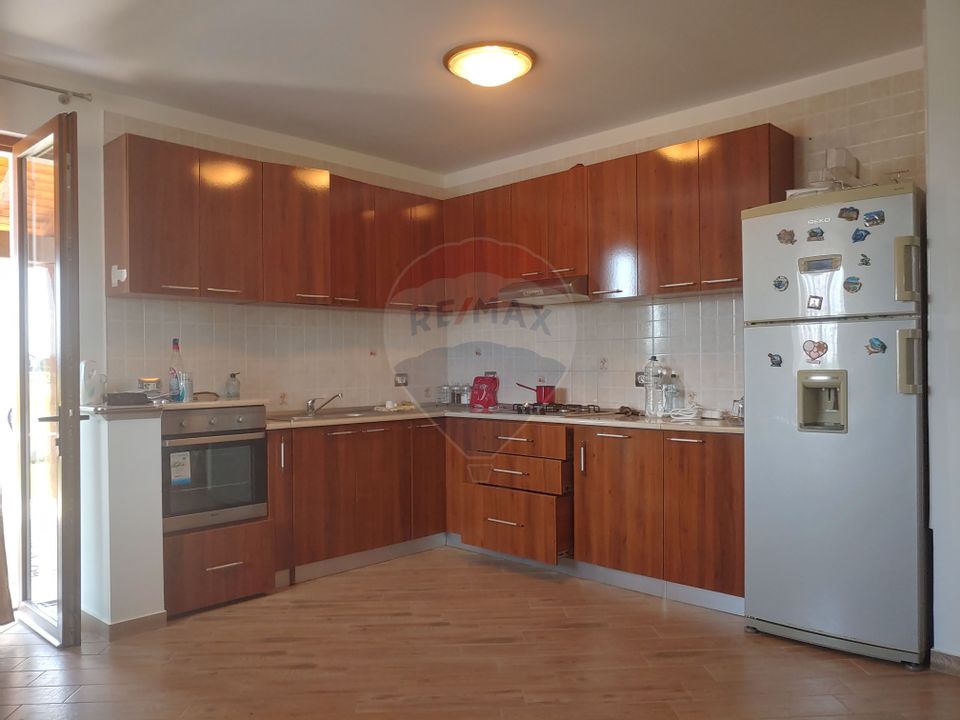 Casă / Vilă de lux cu 5 camere de vânzare în Vadu Moldovei, Suceava