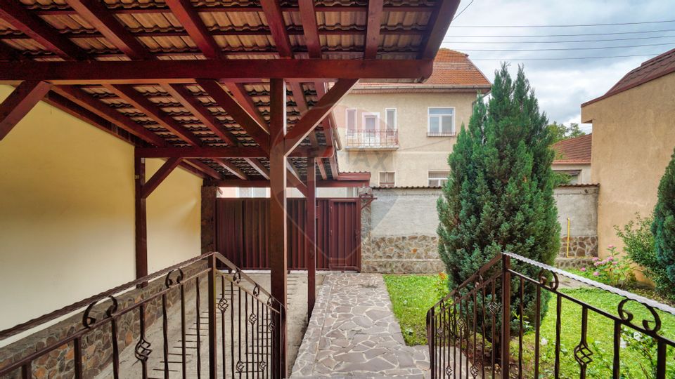 Casă / Vilă cu 4 camere de închiriat în zona Bartolomeu