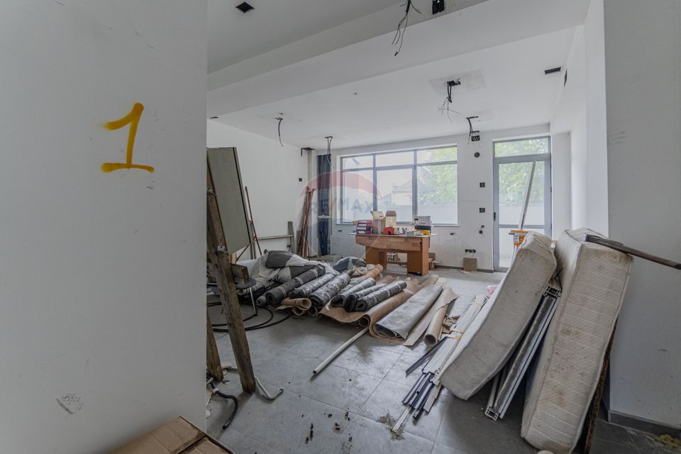 Cladire de 902 mp utili de vânzare, zona Grivitei - DN 13, COMISION 0