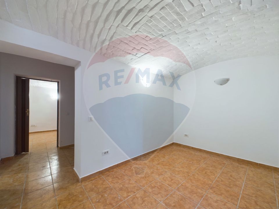 13 room House / Villa for sale, P-ta Victoriei area