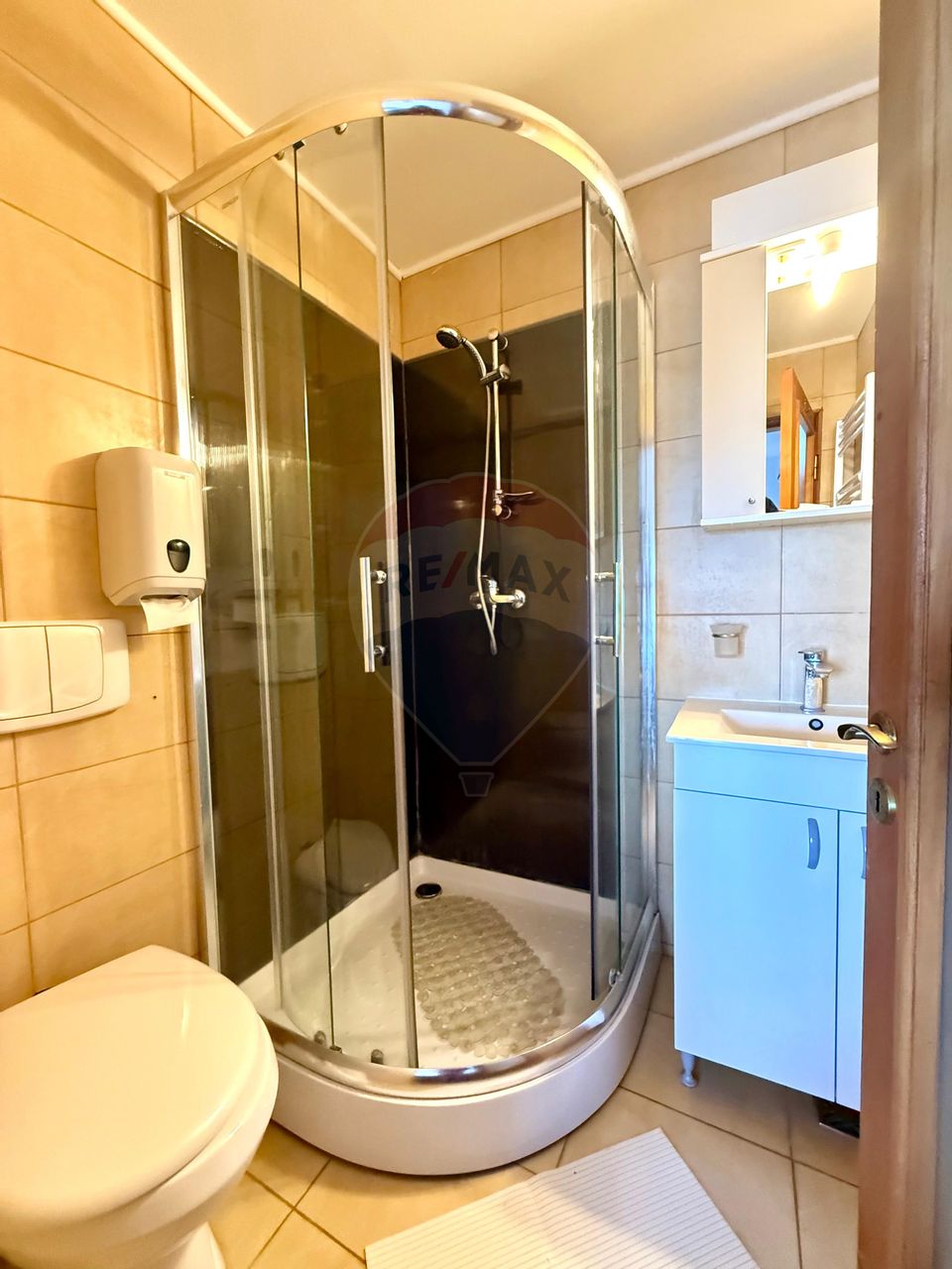 Hotel - Pensiune cu 14 duplexuri  de vânzare  CASA CU STUF Olimp