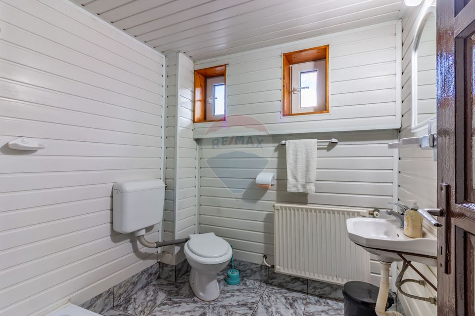 Pensiune/Casa de vânzare în Sinaia – 450 mp, lângă Castelul Peleș