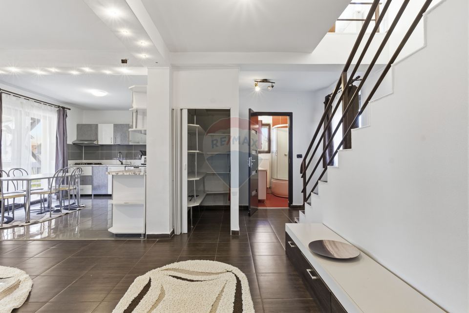 Casă cu 5 camere de inchiriat in Sofronea,Arad