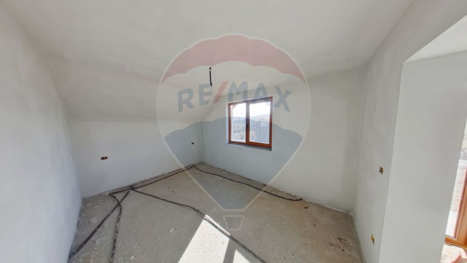 Casă / Vilă cu 8 camere de vânzare