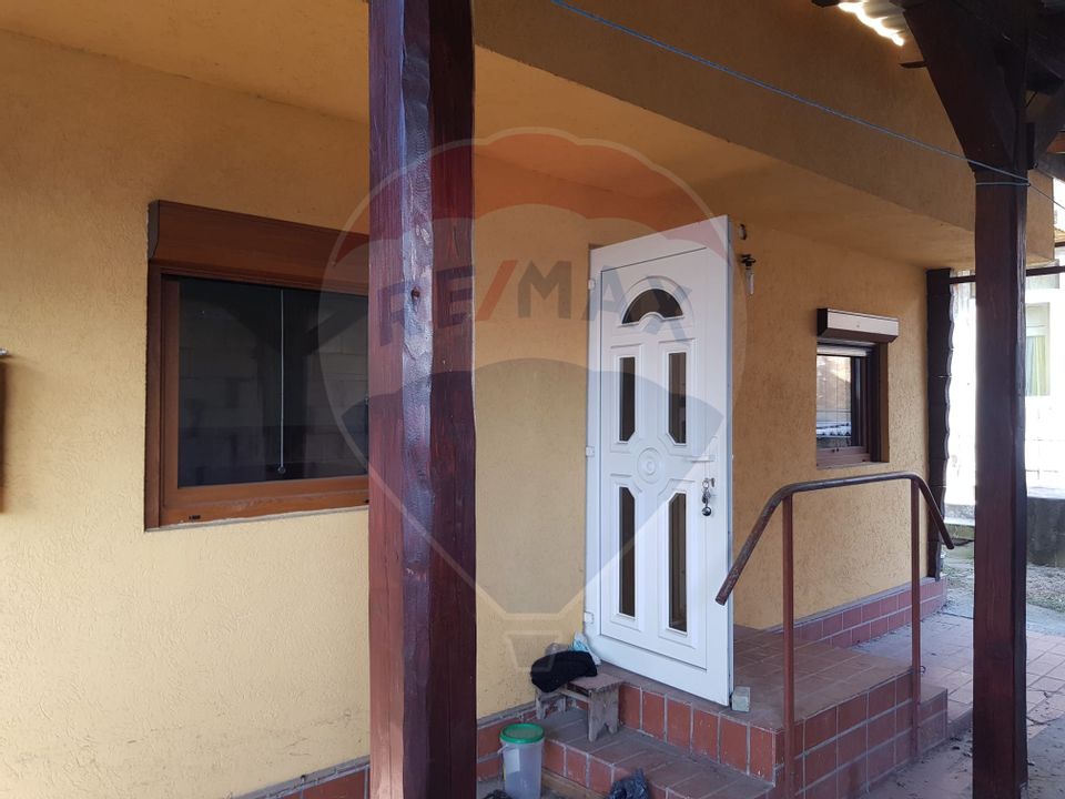 Casă cu curte acoperita de inchiriat, centrul vechi (BM)