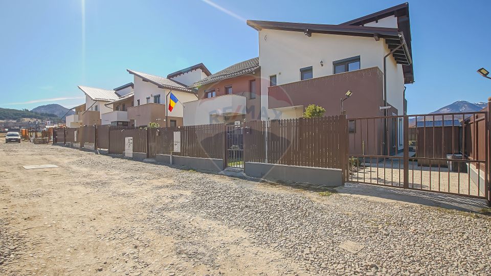 Casă Tip Duplex,  Săcele