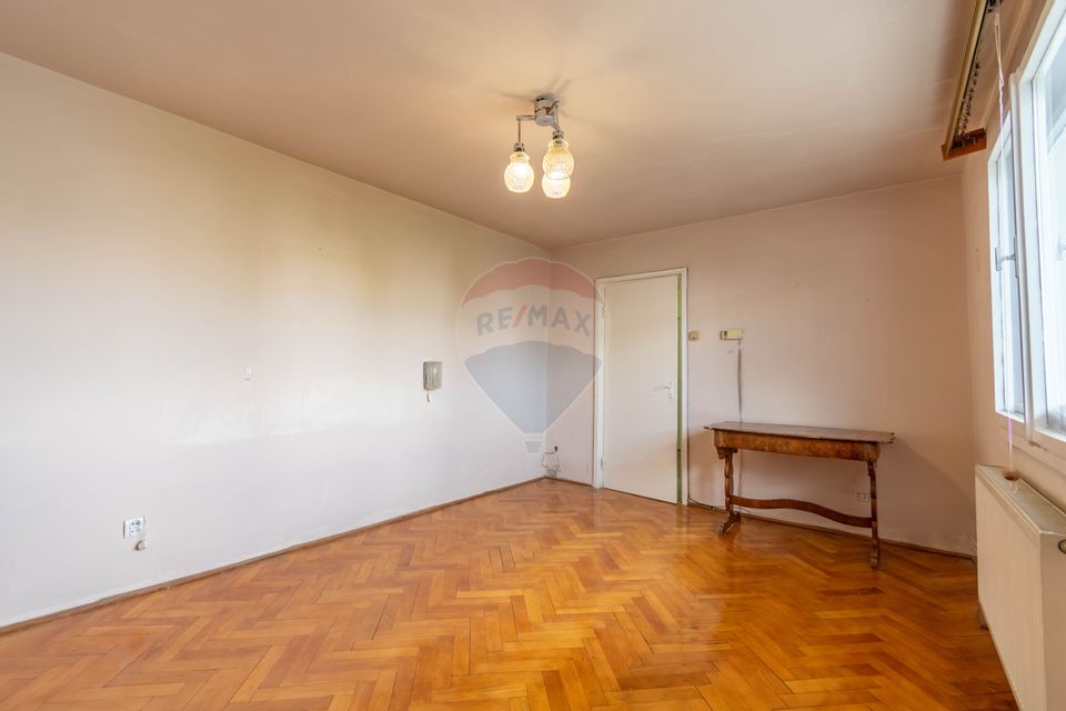 Apartament 3 camere de vanzare, 63mp, decomandat, boxa, Agricultorilor