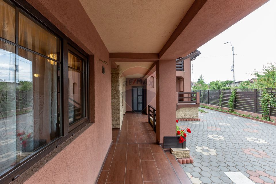 10 room House / Villa for sale, Serbanesti area