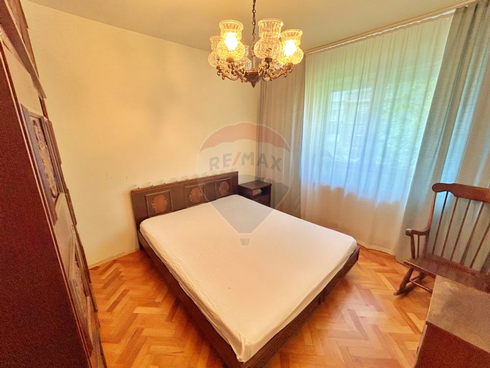 Apartament cu 4 camere de vânzare în zona Aurel Vlaicu