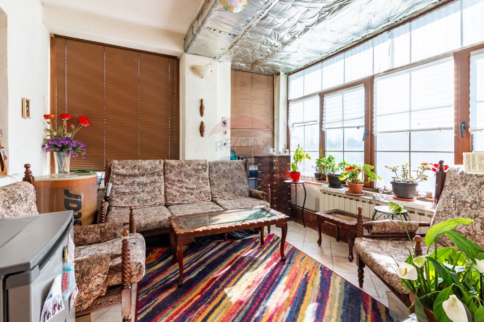 Casă / Vilă cu 4 camere de vânzare în zona Giulesti Sarbi