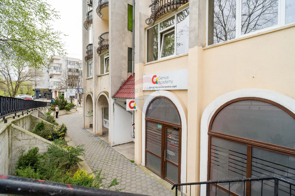 90sq.m Commercial Space for rent, Ultracentral area