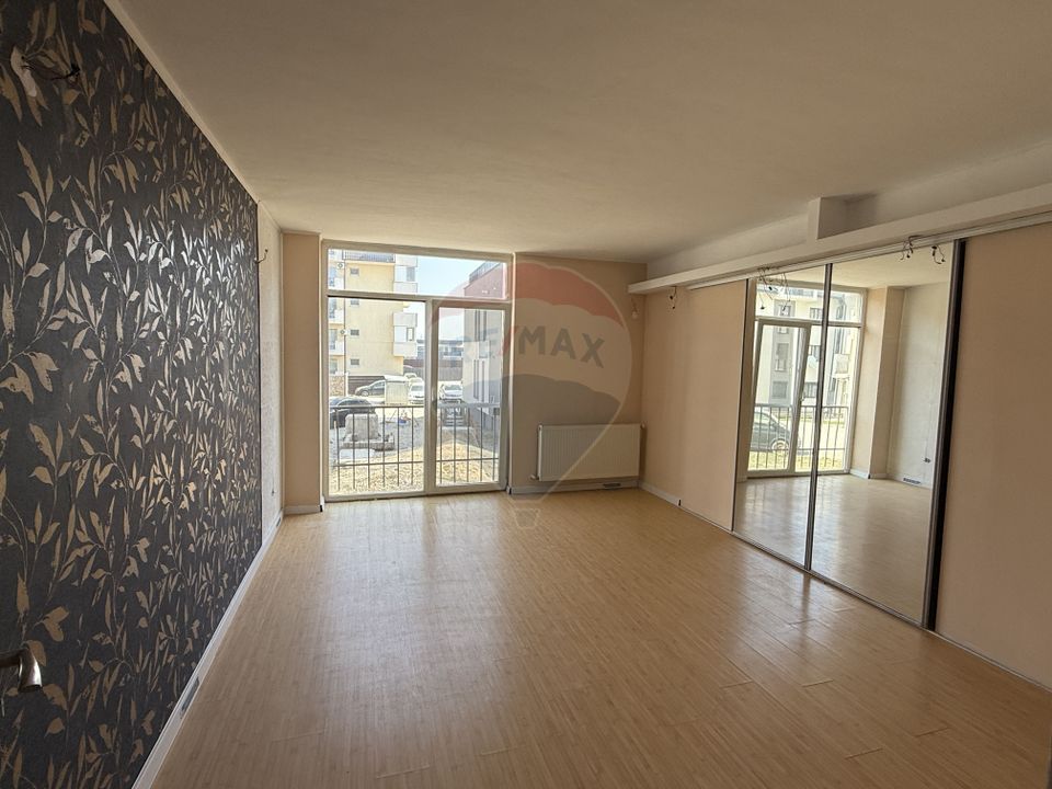 Apartament cu 3 camere, 98 mp, 2 băi, parcare în curte, Florești