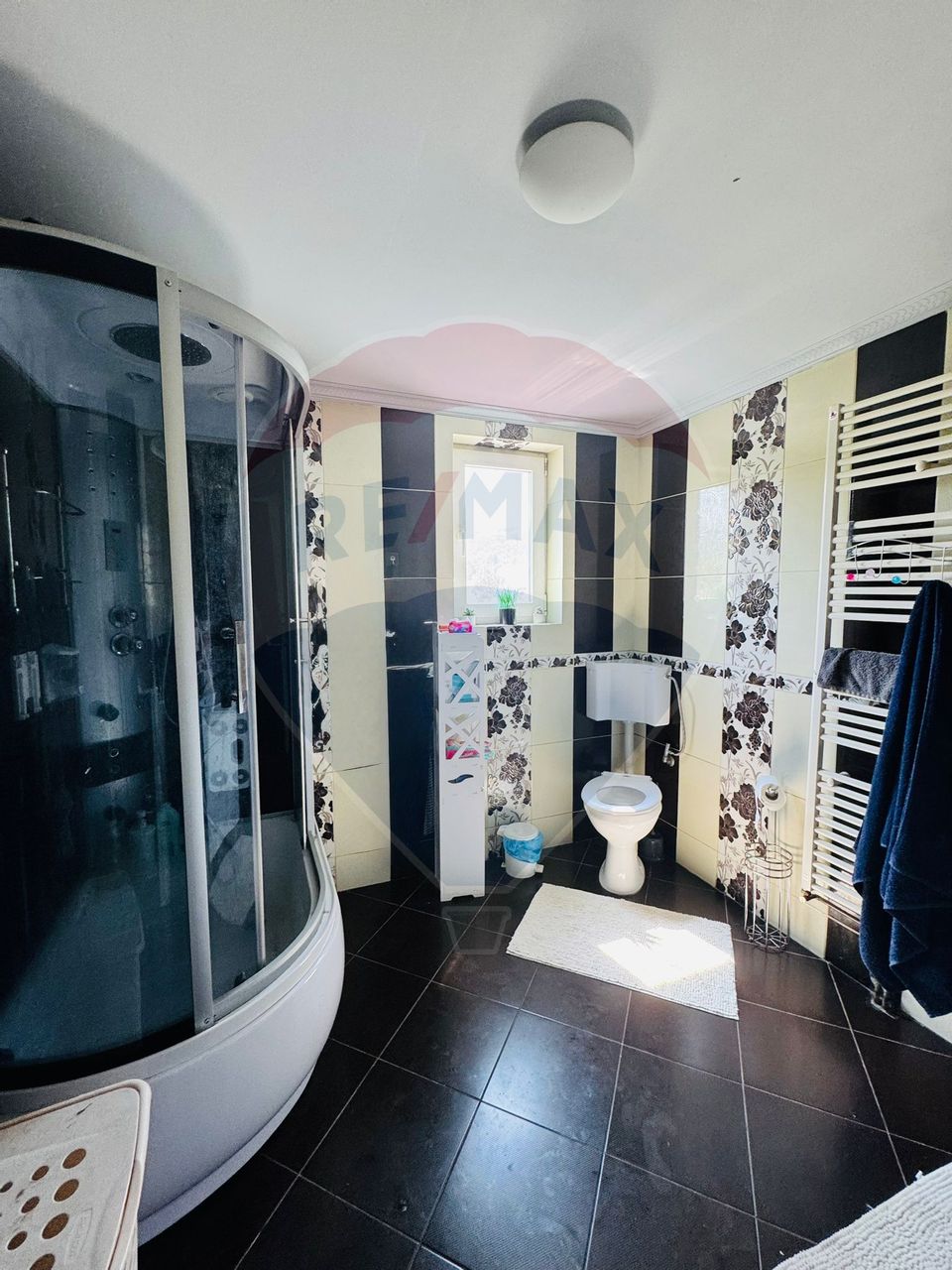 Casă / Vilă cu 8 camere de vânzare în zona Vest