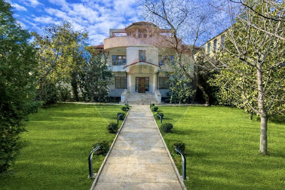 Vila / Casa de lux de vanzare  1000mp teren Str. Primaverii Constanta