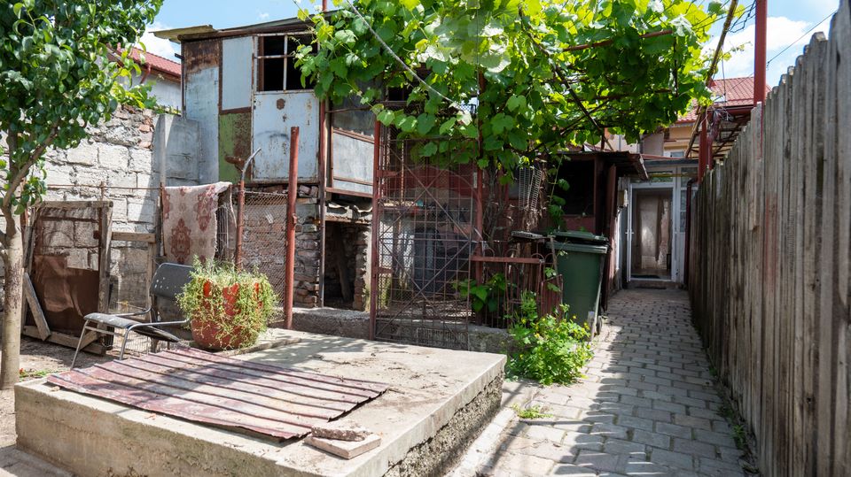 Oferta - casă de vânzare  si teren 241 mp, în zona Andronache