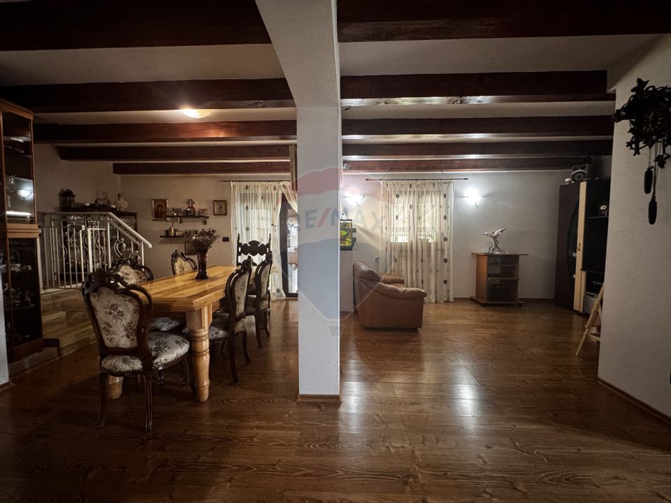 Casă +teren de vanzare in Bacau,  poziție excelentă la E85