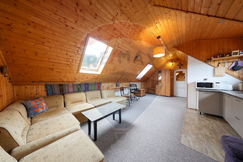 Casă cu 3 camere de vânzare în zona Schei