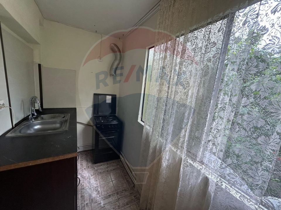Apartament 3 camere  -1 Mai (in spate la Pelendava)
