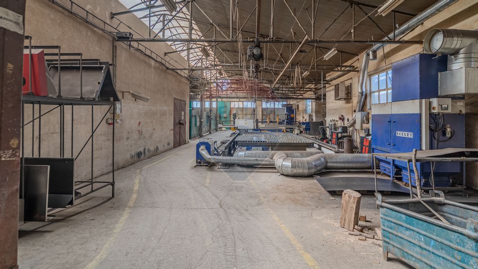 Spațiu industrial de 1,690mp, teren 3800 mp la 2 km de Brașov